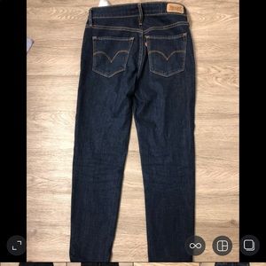 712 Slim Levi’s